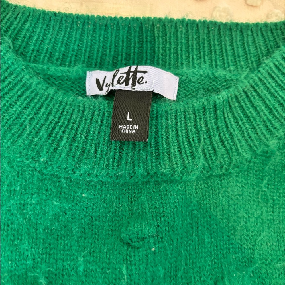Green sweater - Picture 2 of 2